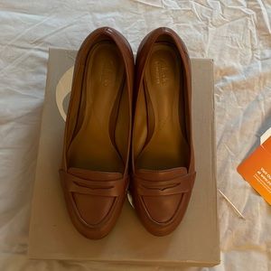 Clarks genuine leather work heels in Tan Brown